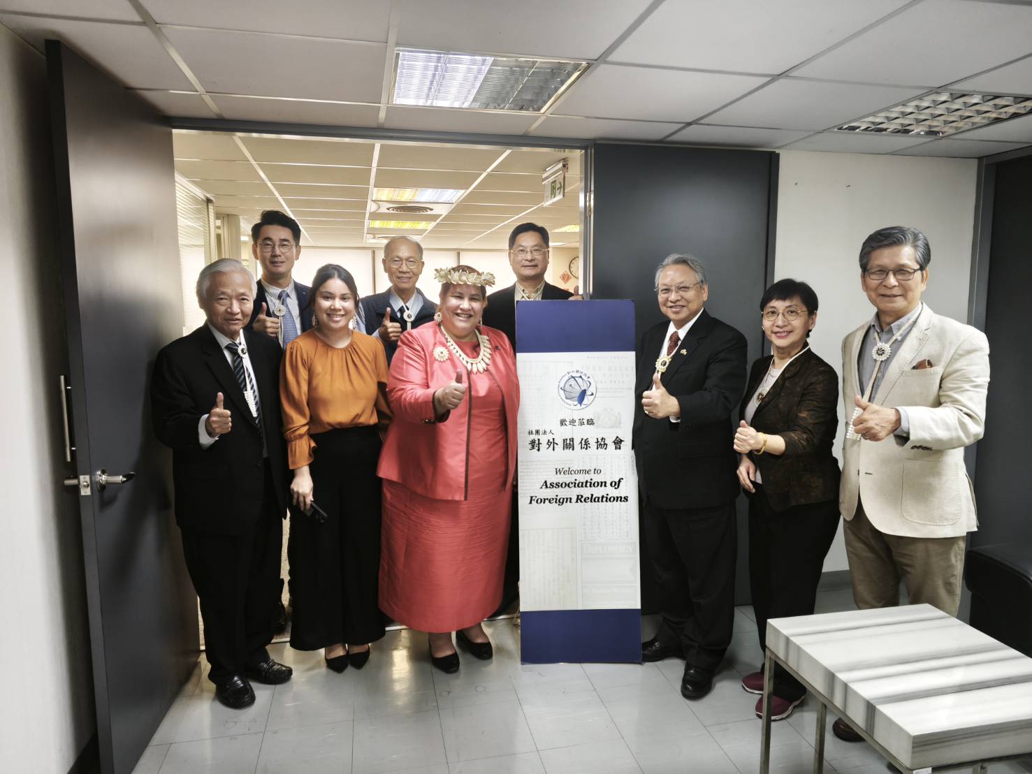 馬紹爾群島共和國駐華大使卡蒂爾大使（H.E. Ambassador Anjanette Kattil）攜學生暨領事專員費柏蒂（Bernadette P. Jarom）於本（3）月20日前來本會拜訪。