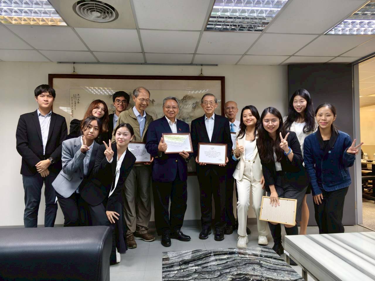 國立清華大學方天賜教授課程自主學習小組一行9人拜會協會