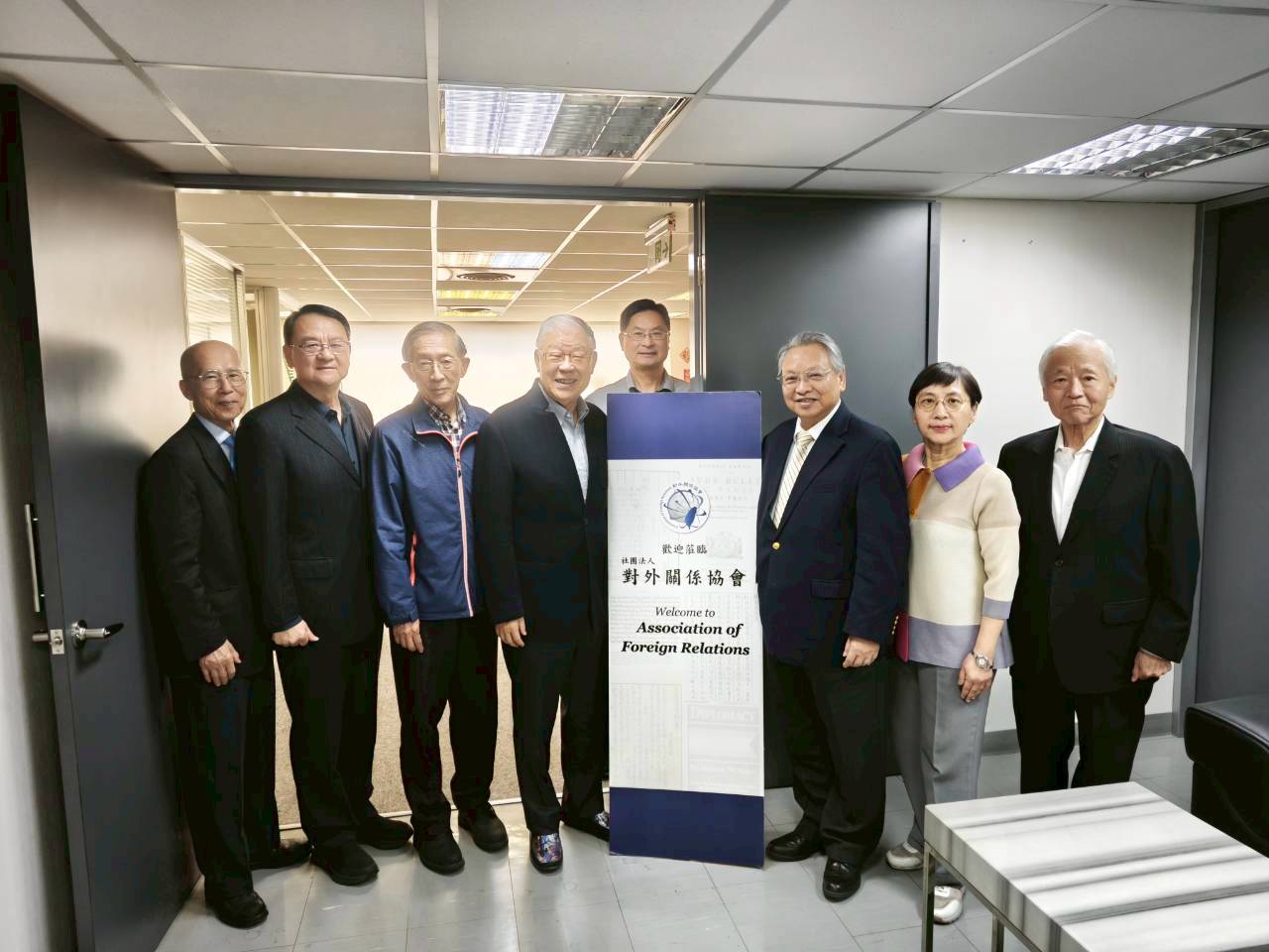 袁健生資政拜會本會