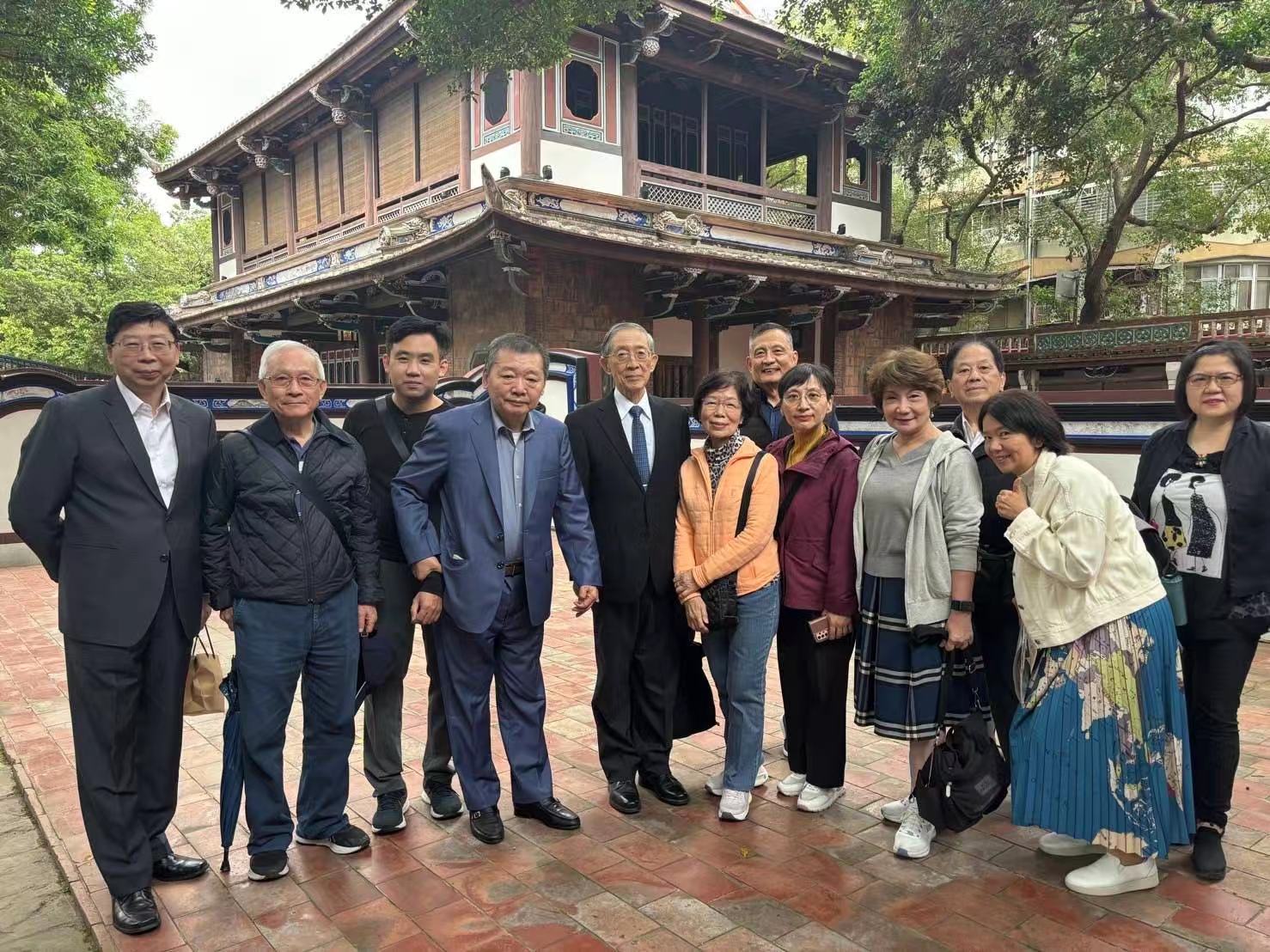 The association held member social activities-visiting Banqiao Lin Family Garden
