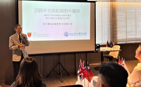 本會會長 林永樂大使 受邀至新北市教育局辦理之「淬鍊經典教育行政大師系列講座」演講